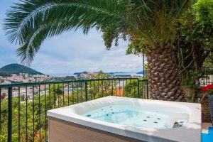 jacuzzib03